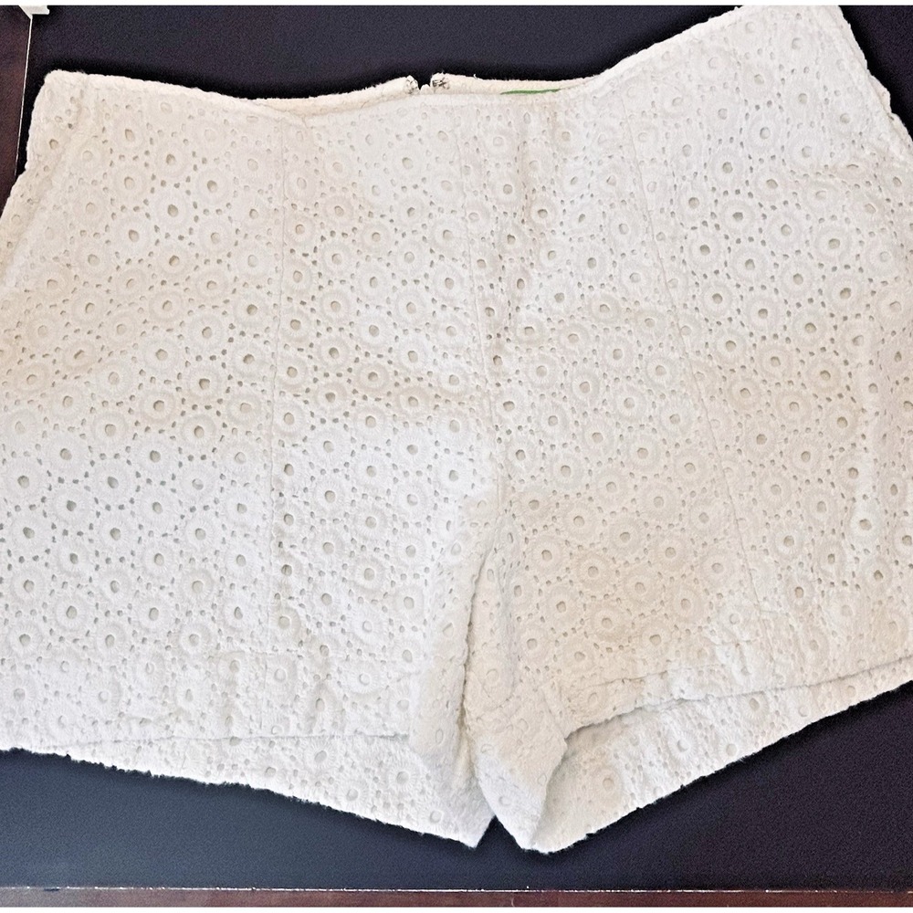Cappagallo White Eyelet Lined Shorts Size 12 Side Slash Pockets Back Zip 36